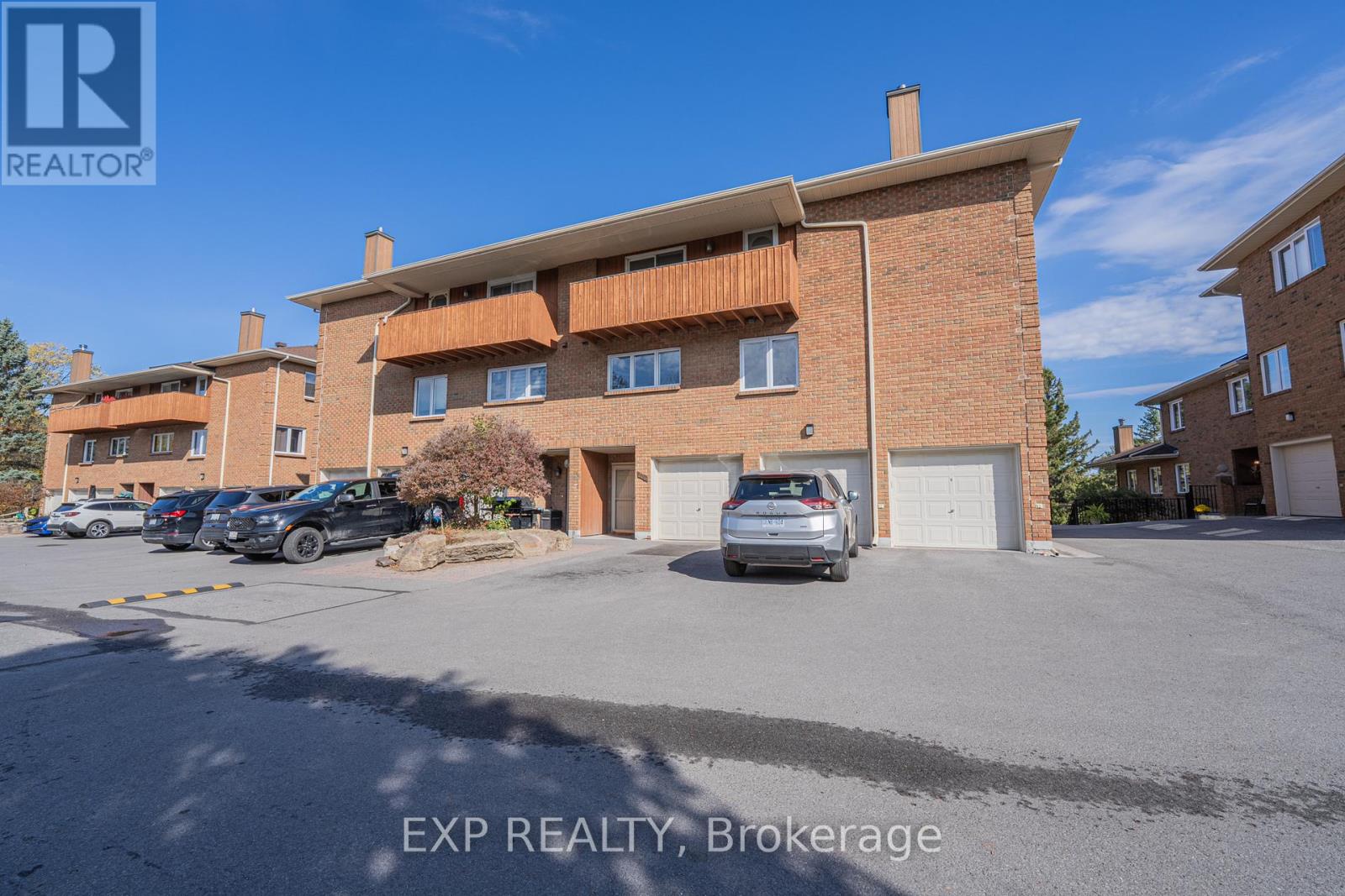 208 STRATAS COURT, Ottawa, Ontario