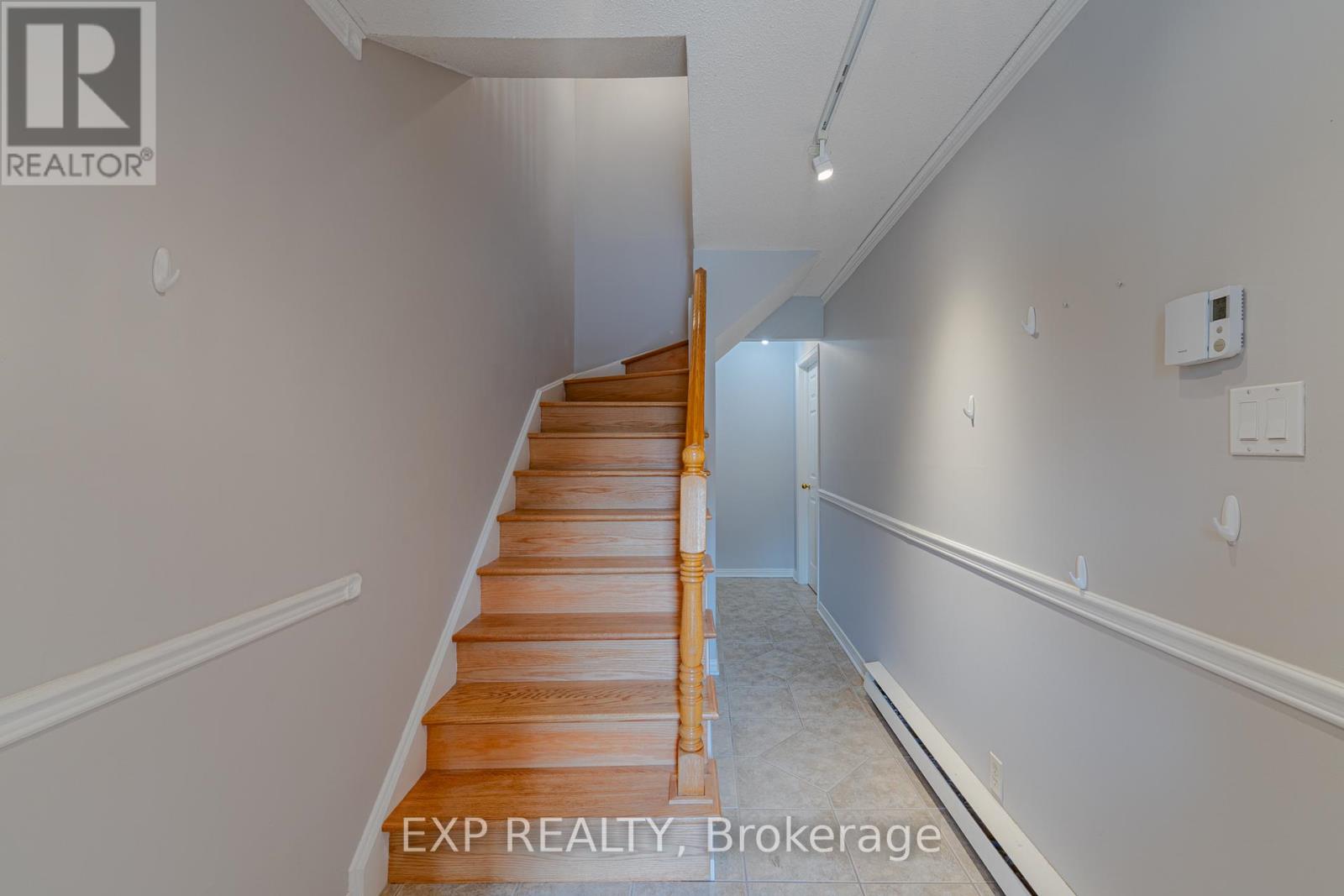 208 Stratas Court, Ottawa, Ontario  K2L 3K5 - Photo 10 - X12630576