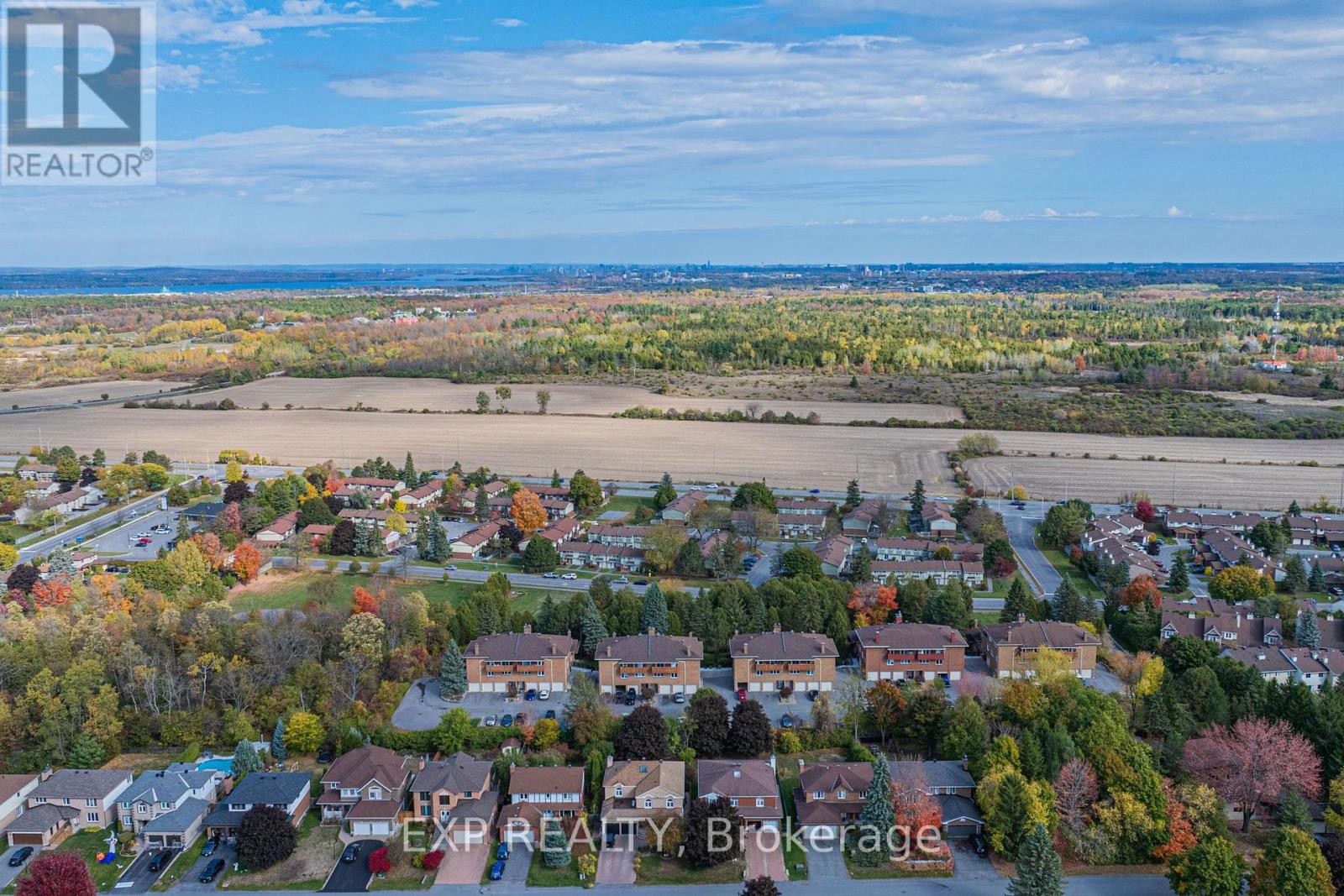 208 Stratas Court, Ottawa, Ontario  K2L 3K5 - Photo 4 - X12630576