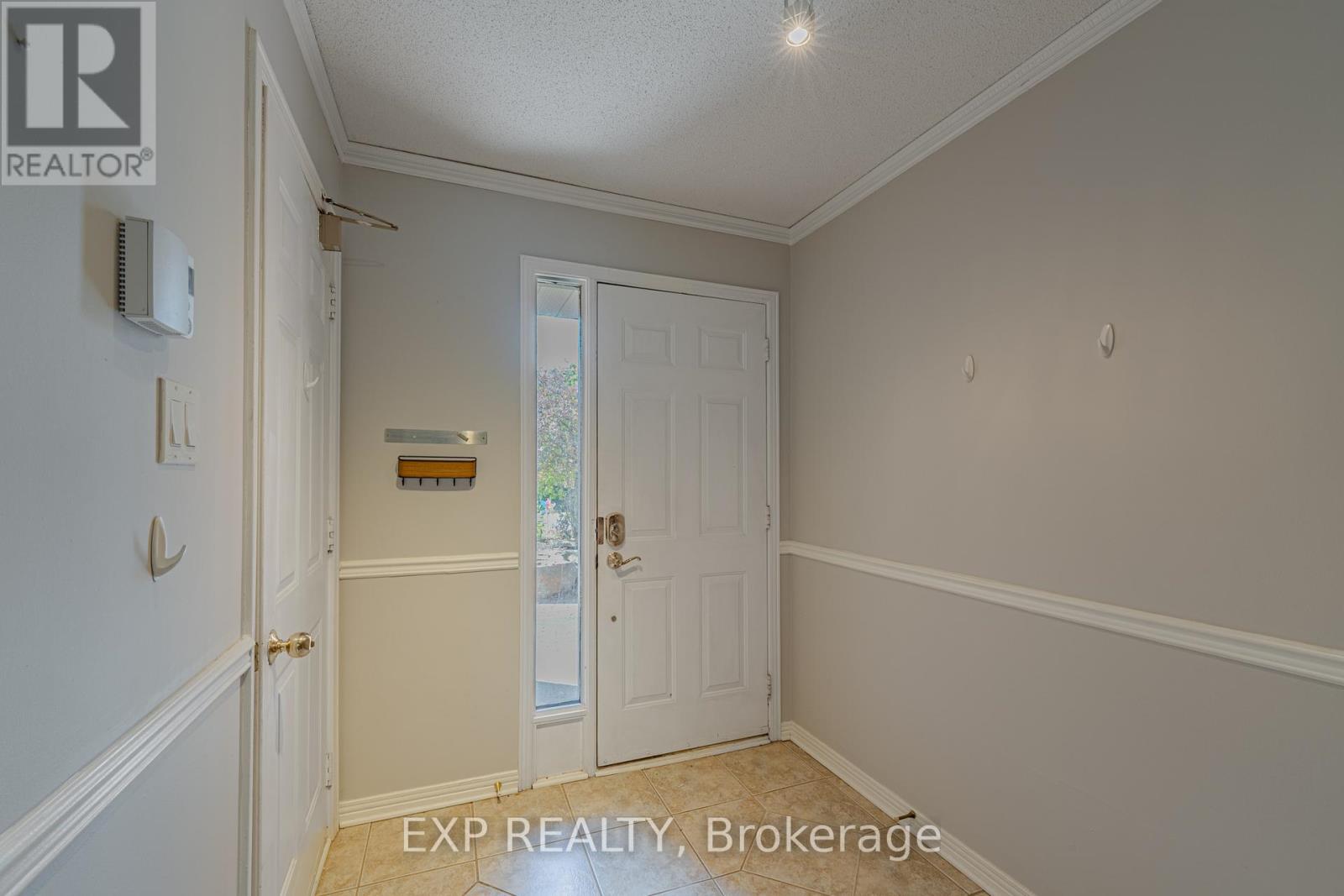 208 Stratas Court, Ottawa, Ontario  K2L 3K5 - Photo 8 - X12630576