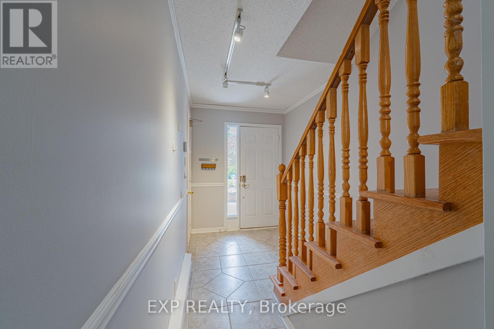 208 Stratas Court, Ottawa, Ontario  K2L 3K5 - Photo 9 - X12630576