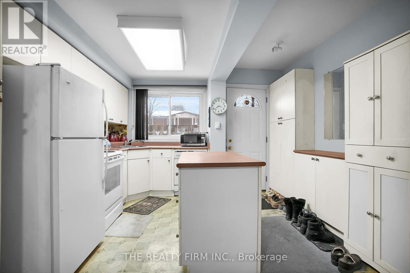 996 Kipps Lane, London East, Ontario  N5Y 4S5 - Photo 3 - X12630592