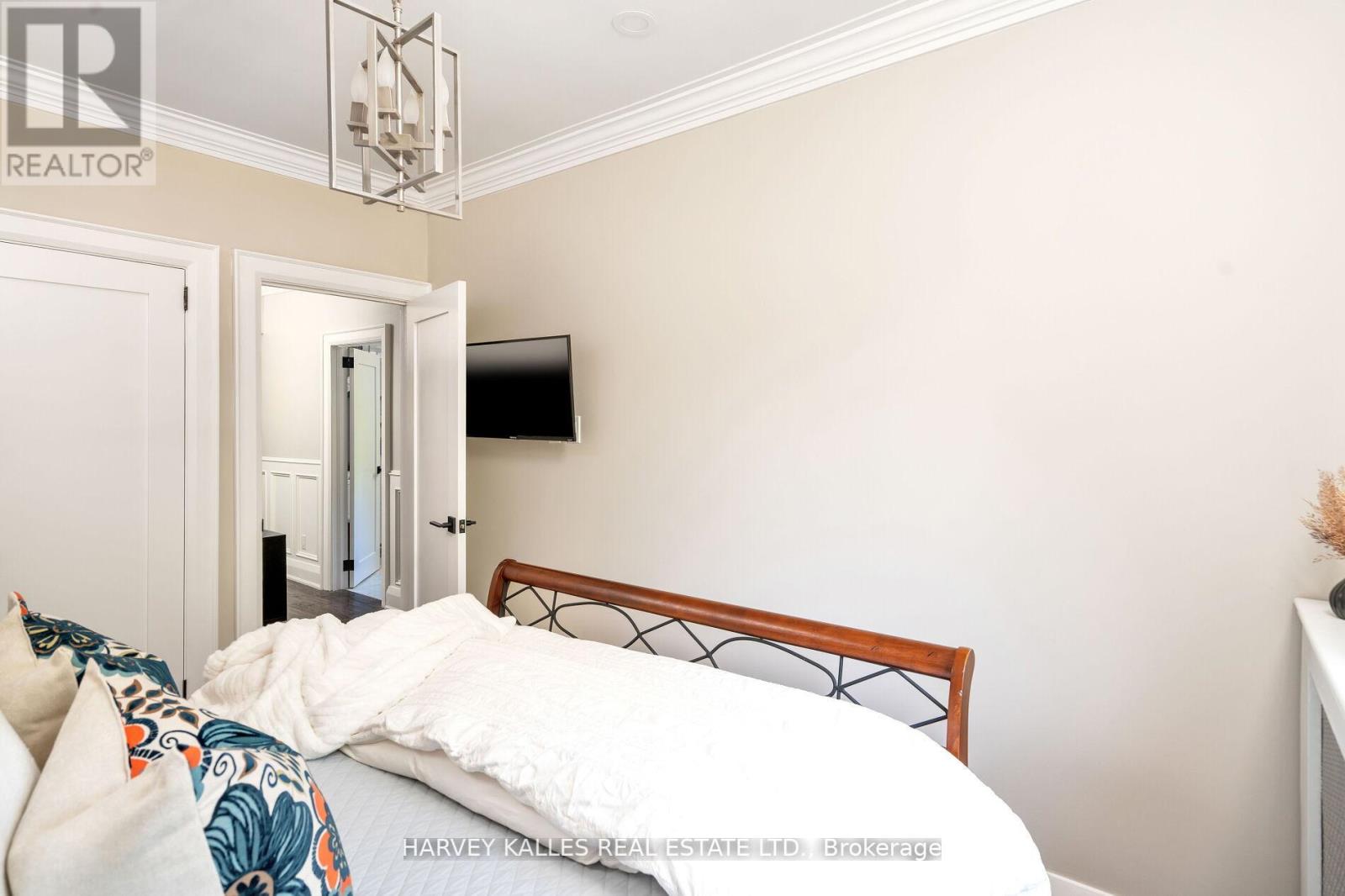 39 Standish Avenue, Toronto, Ontario  M4W 3B2 - Photo 18 - C12468701