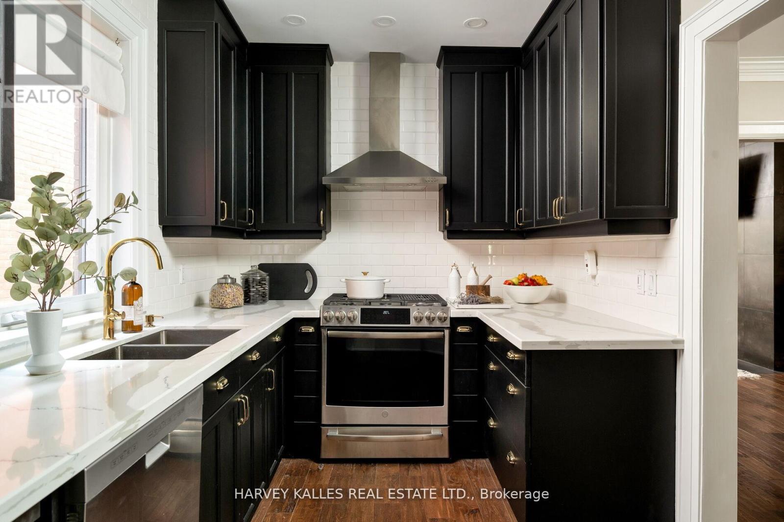 39 Standish Avenue, Toronto, Ontario  M4W 3B2 - Photo 15 - C12468701