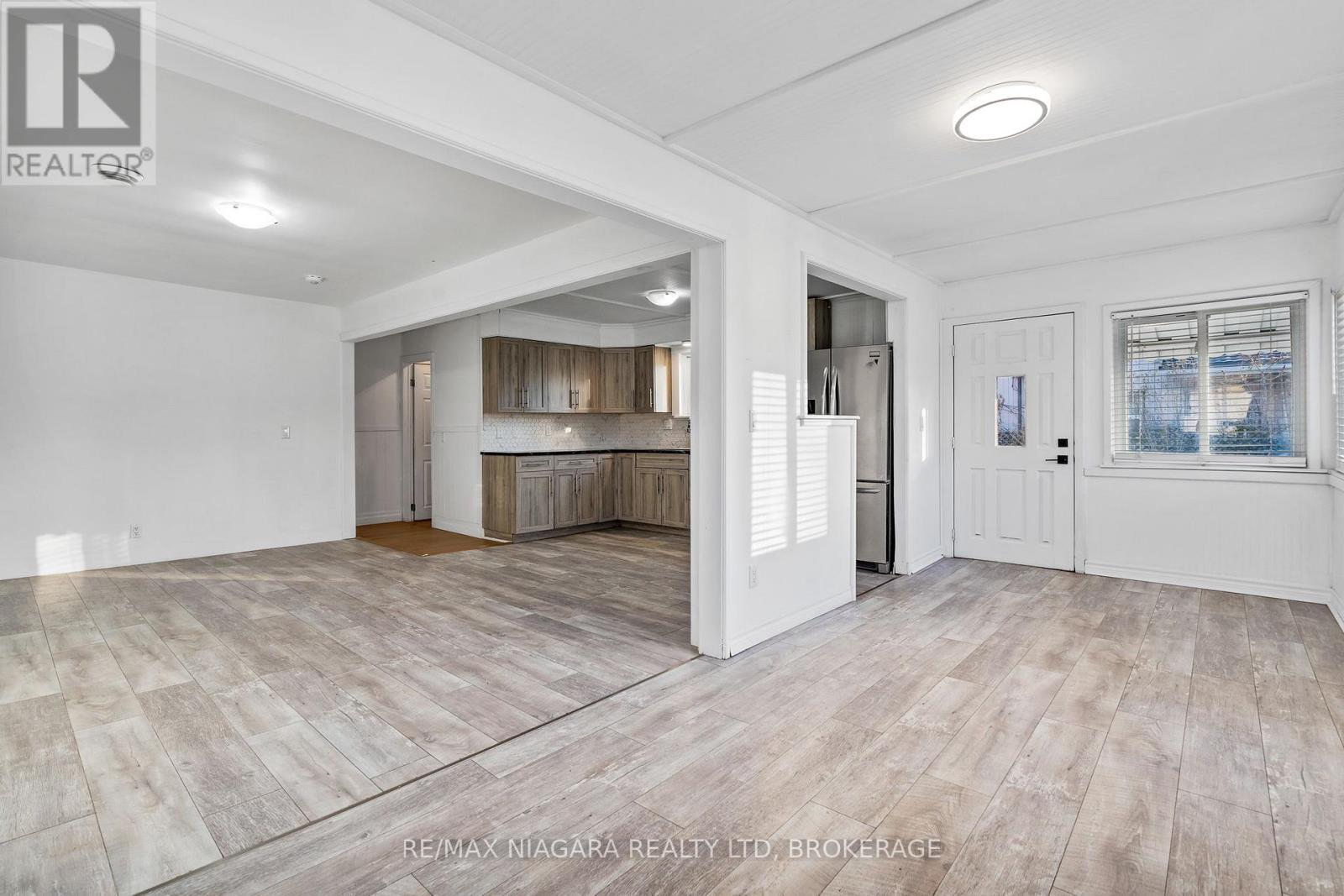 396 Fairview Road, Fort Erie (Crescent Park), Ontario  L2A 4S2 - Photo 11 - X12630590