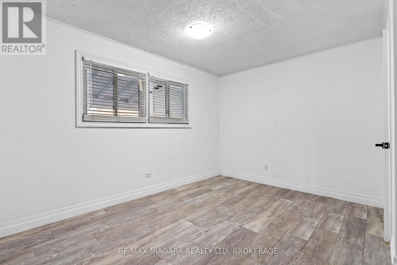 396 Fairview Road, Fort Erie (Crescent Park), Ontario  L2A 4S2 - Photo 12 - X12630590