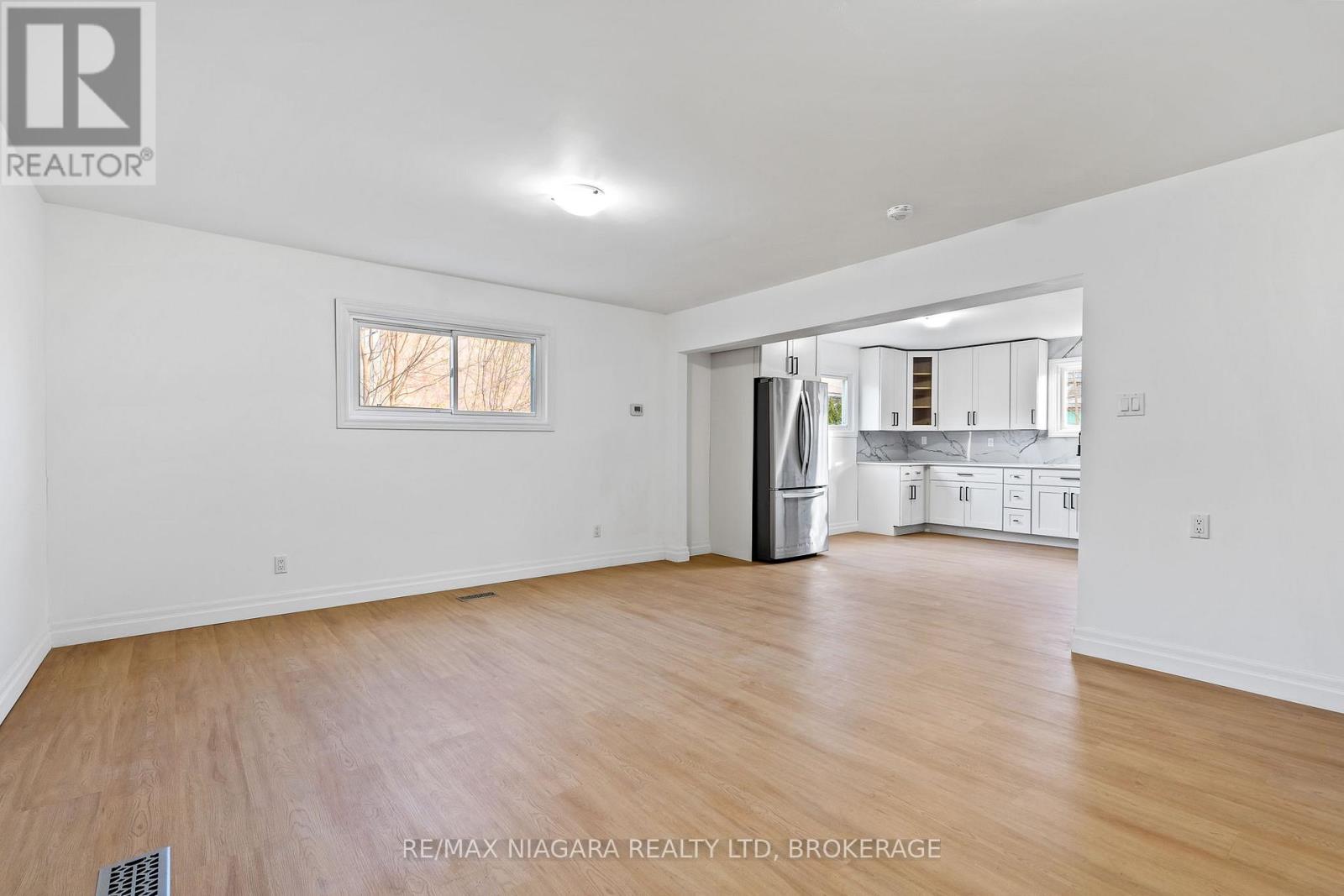 396 Fairview Road, Fort Erie (Crescent Park), Ontario  L2A 4S2 - Photo 16 - X12630590