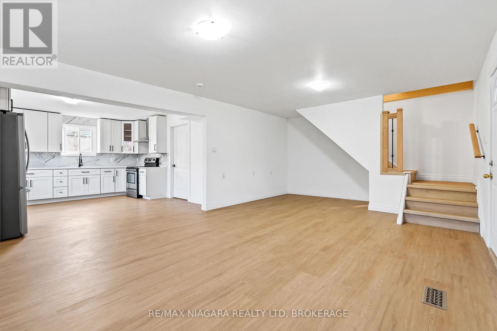 396 Fairview Road, Fort Erie (Crescent Park), Ontario  L2A 4S2 - Photo 17 - X12630590