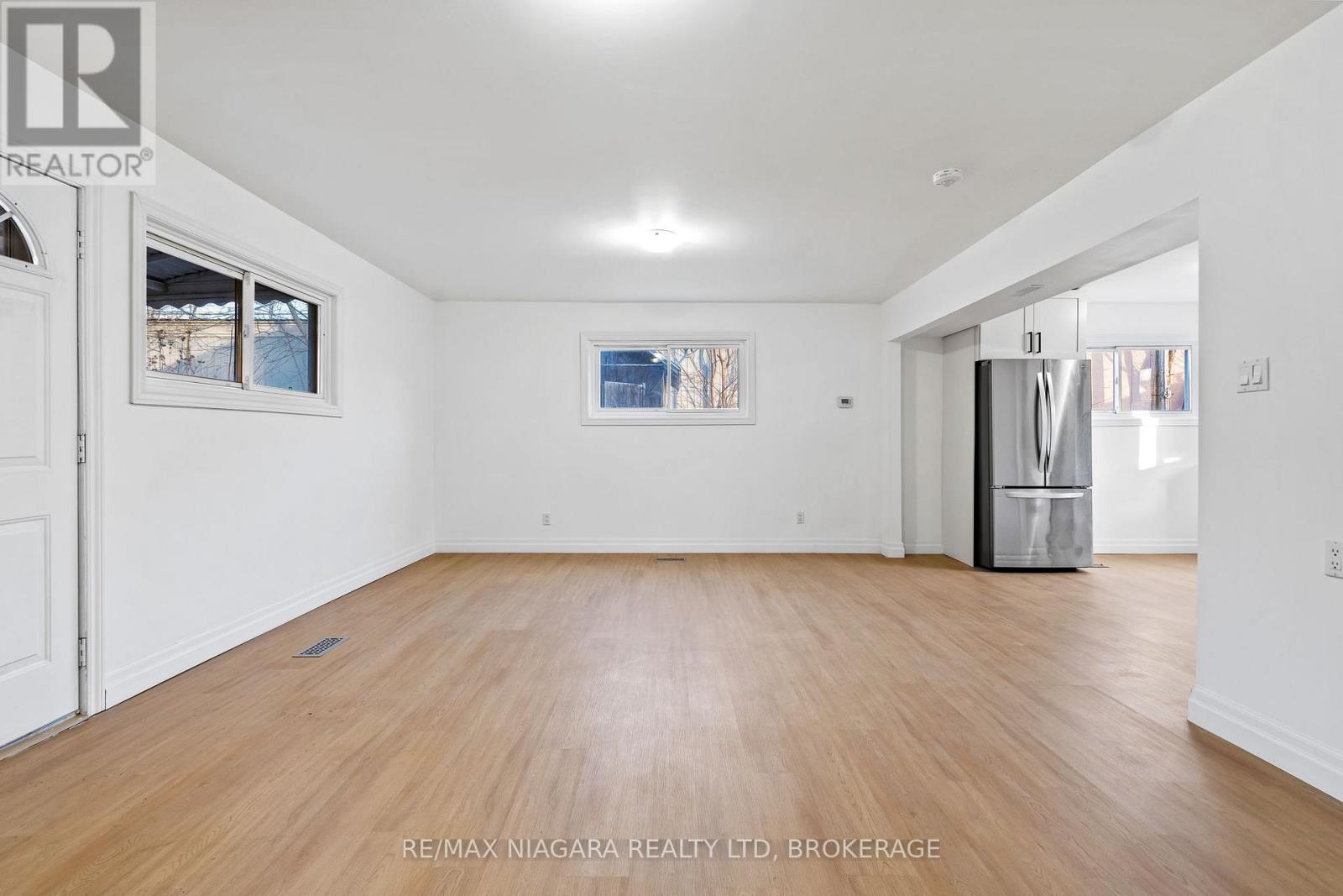 396 Fairview Road, Fort Erie (Crescent Park), Ontario  L2A 4S2 - Photo 18 - X12630590