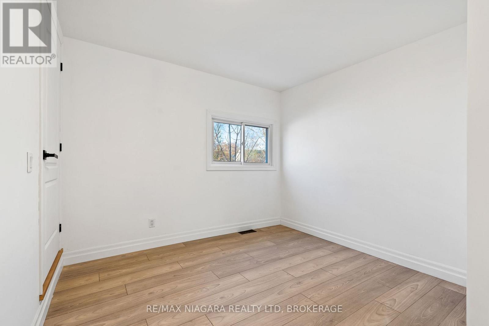 396 Fairview Road, Fort Erie (Crescent Park), Ontario  L2A 4S2 - Photo 24 - X12630590