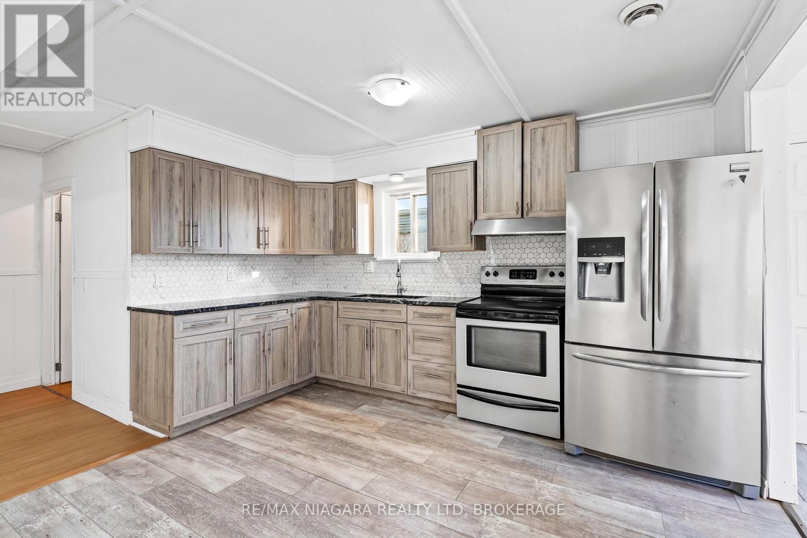 396 Fairview Road, Fort Erie (Crescent Park), Ontario  L2A 4S2 - Photo 9 - X12630590