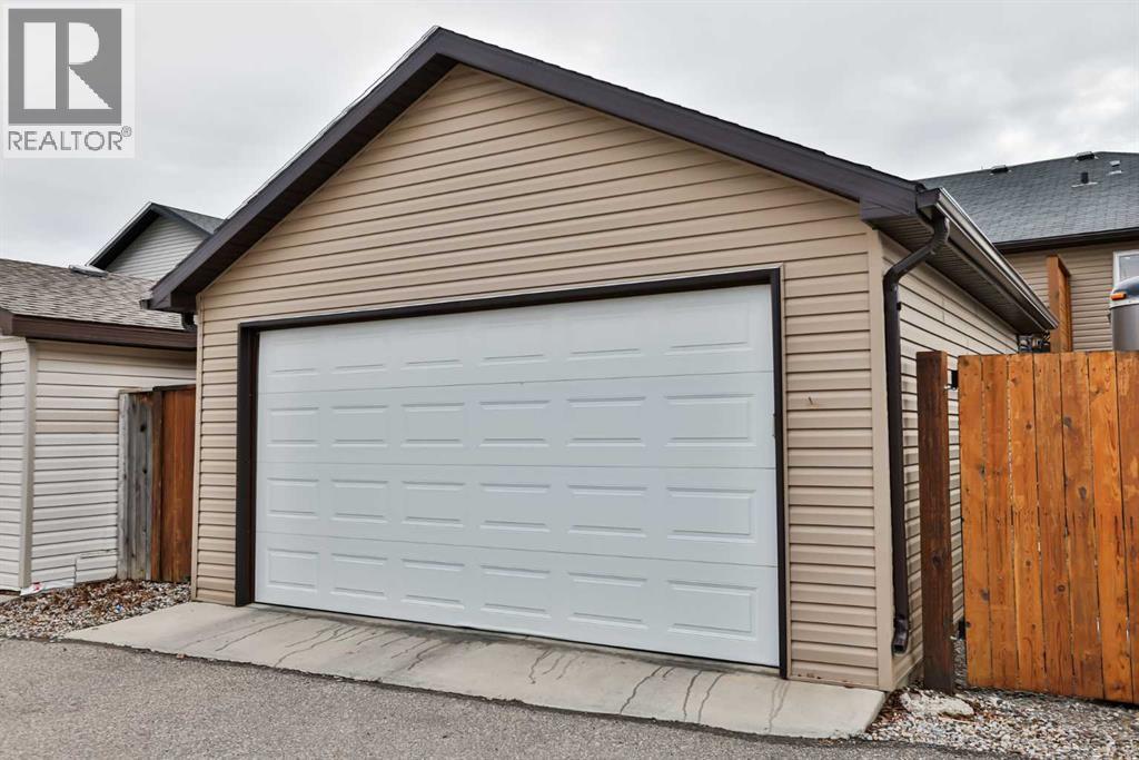 532 Silkstone Crescent W, Lethbridge, Alberta  T1J 4C1 - Photo 3 - A2271536