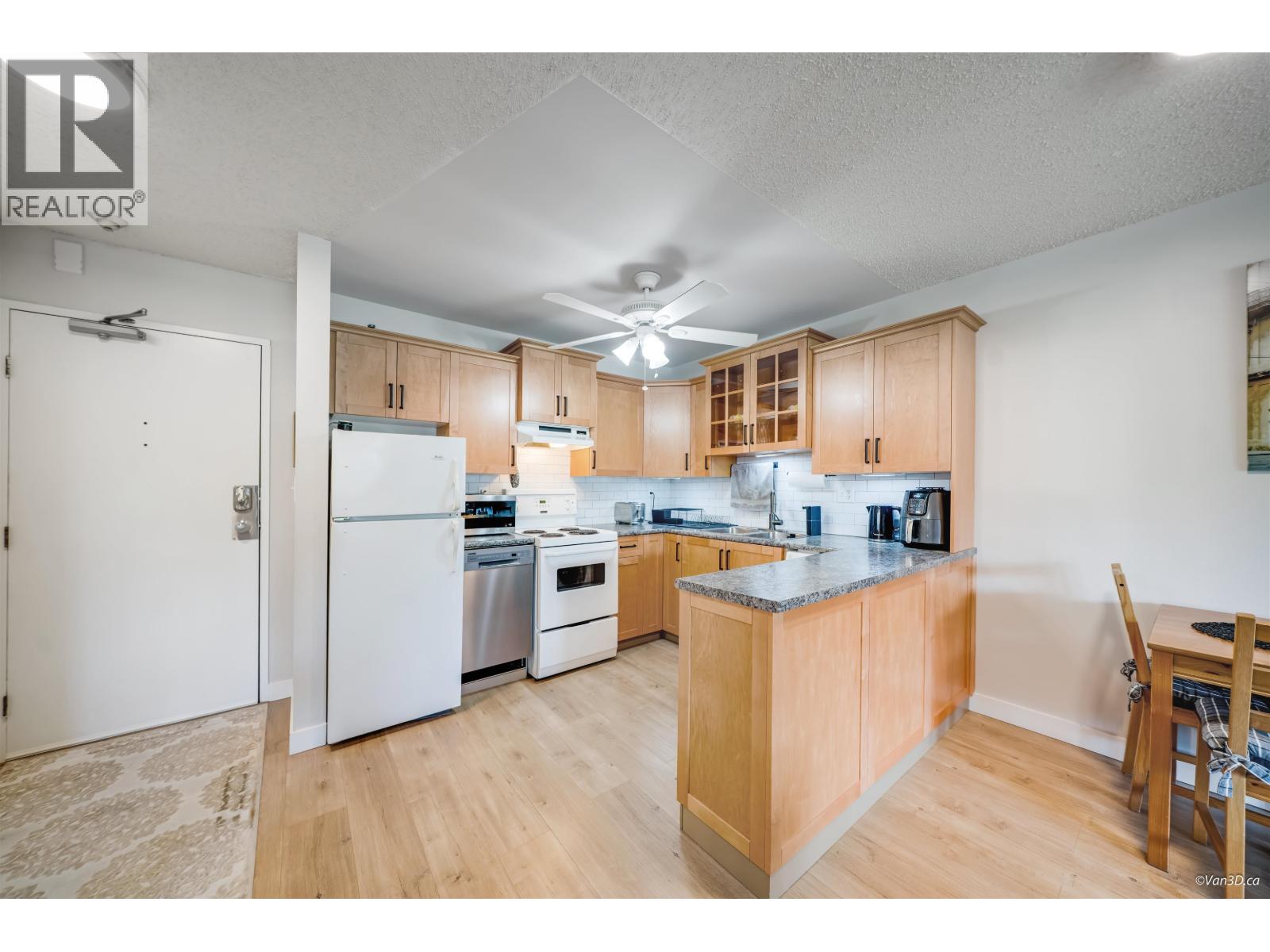 307 1122 King Albert Avenue, Coquitlam, British Columbia  V3J 1X7 - Photo 3 - R3072768