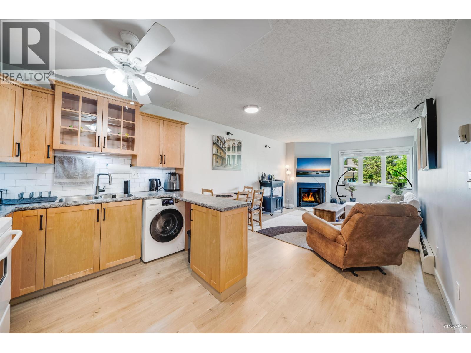 307 1122 King Albert Avenue, Coquitlam, British Columbia  V3J 1X7 - Photo 2 - R3072768