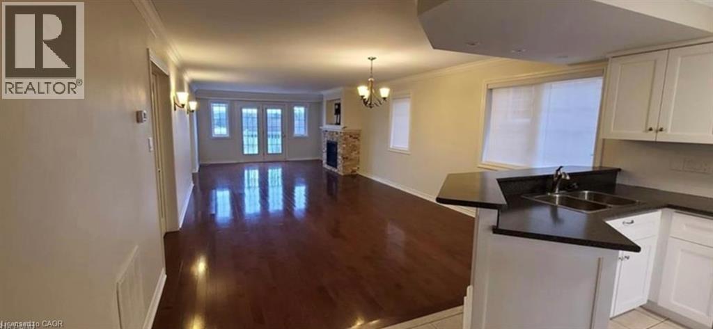 520 Silken Lauamnn Drive, Newmarket, Ontario  L3X 2S7 - Photo 4 - 40793753