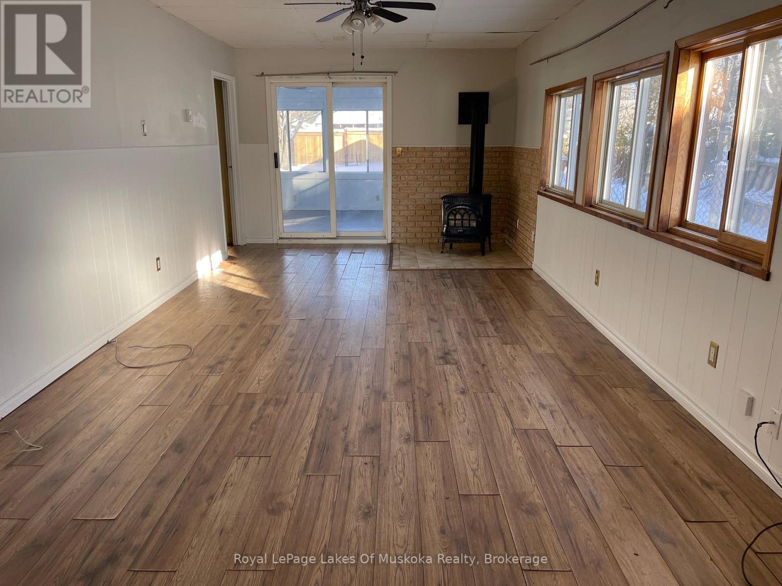 560 John Street N, Gravenhurst, Ontario  P1P 1G2 - Photo 6 - X12630564