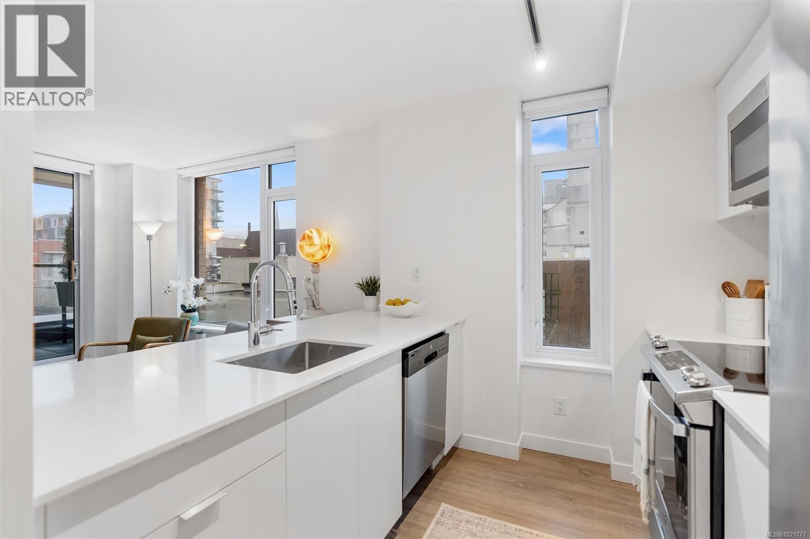 607 845 Johnson St, Victoria, British Columbia V8W 0G3 - Photo 10 - 1021777