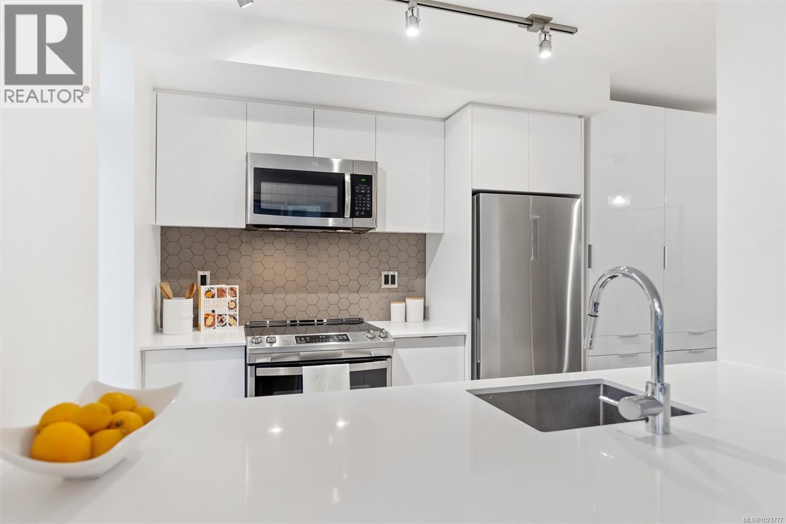 607 845 Johnson St, Victoria, British Columbia V8W 0G3 - Photo 9 - 1021777