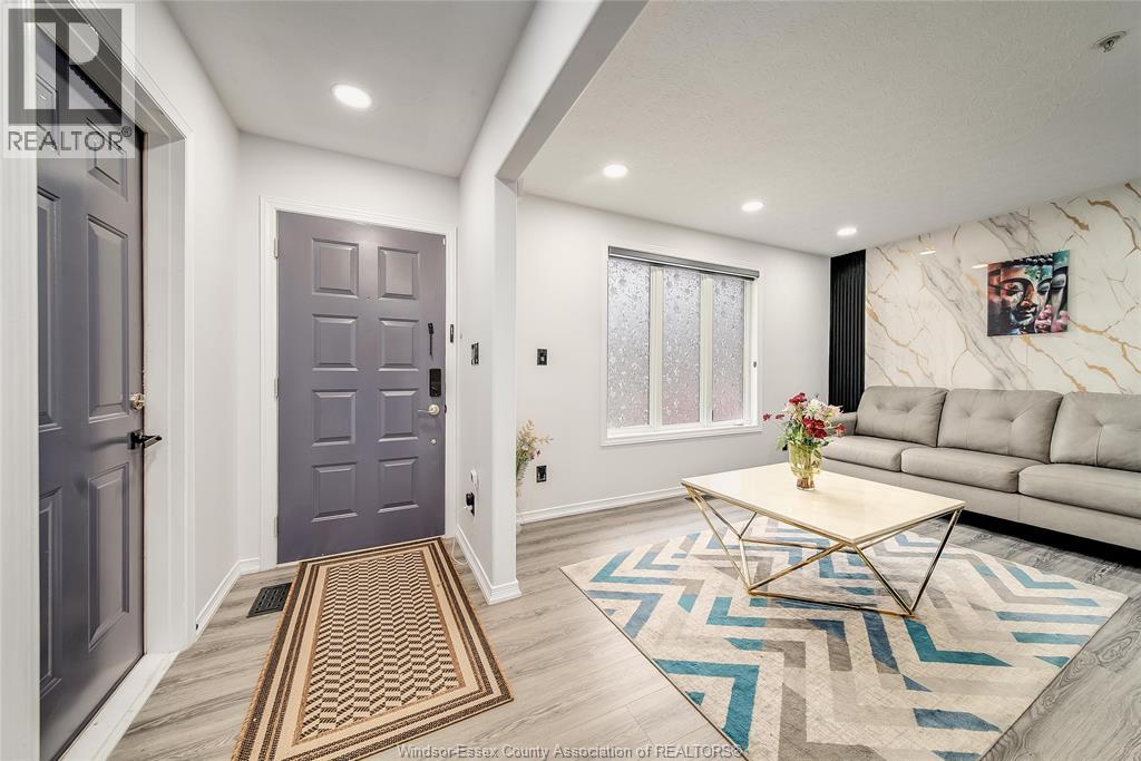 3812 Devonwood Avenue, Windsor, Ontario N8W 5R6 - Photo 2 - 25031606