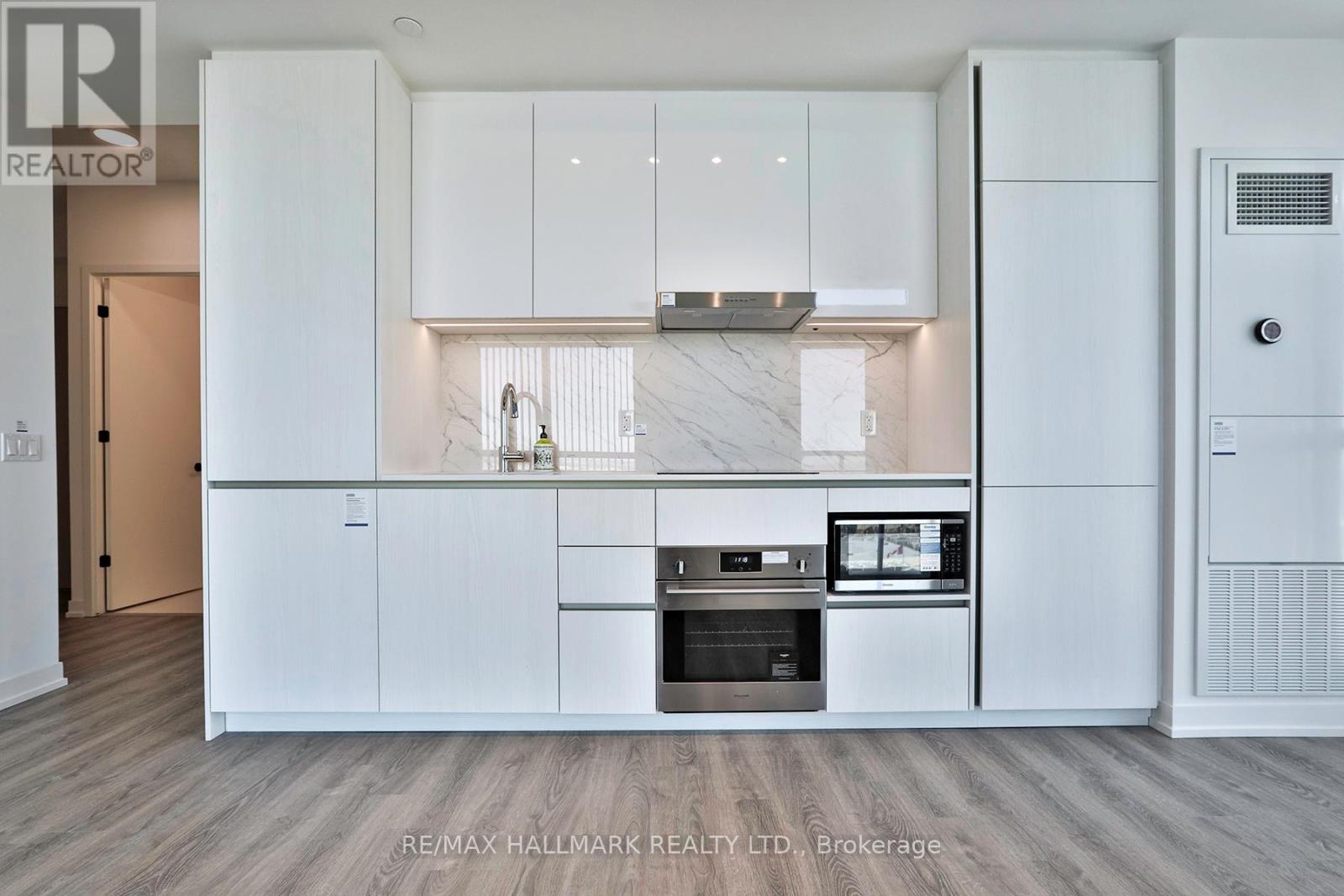 2302 - 8 Interchange Way, Vaughan, Ontario  L4K 0P8 - Photo 10 - N12607686