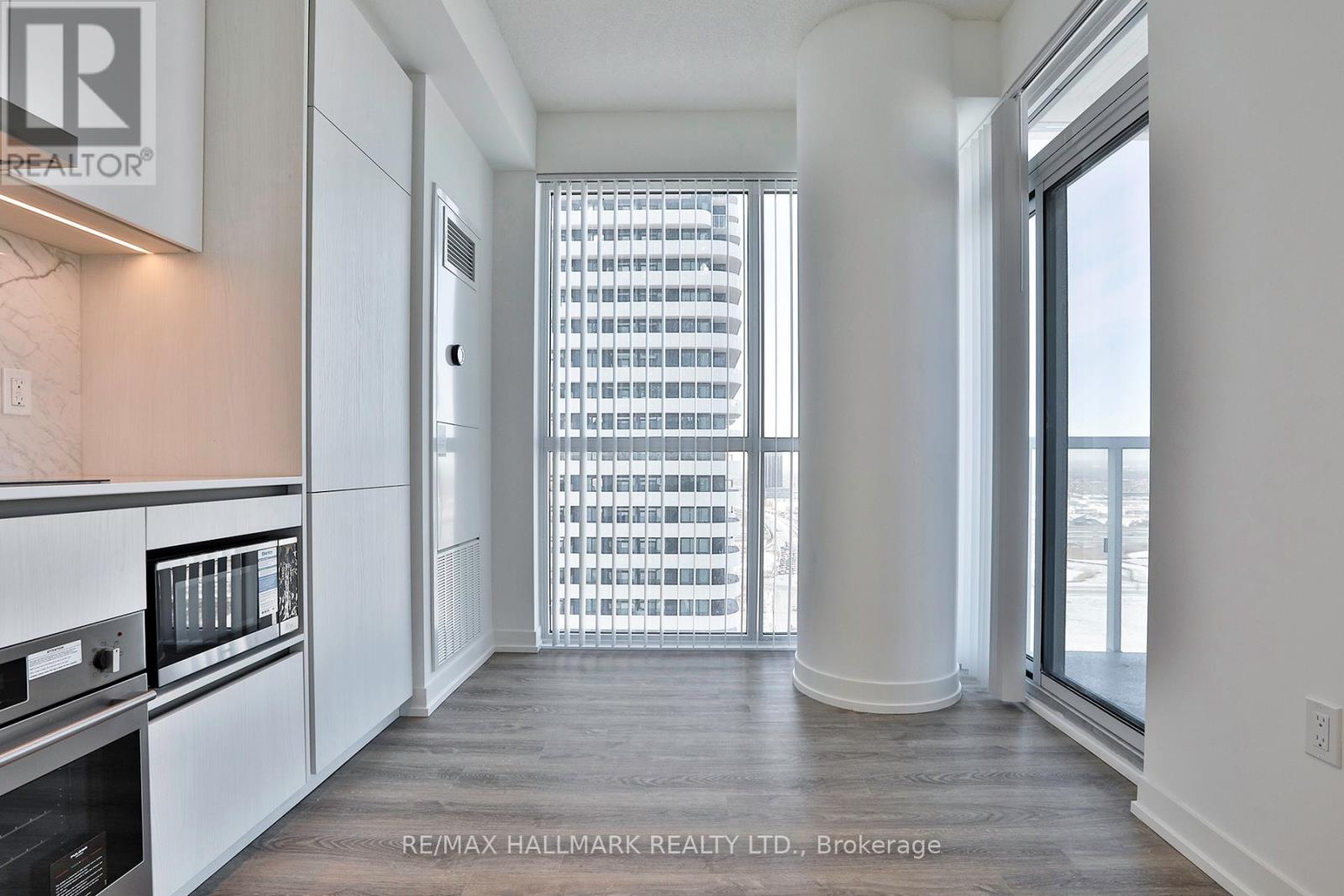 2302 - 8 Interchange Way, Vaughan, Ontario  L4K 0P8 - Photo 11 - N12607686