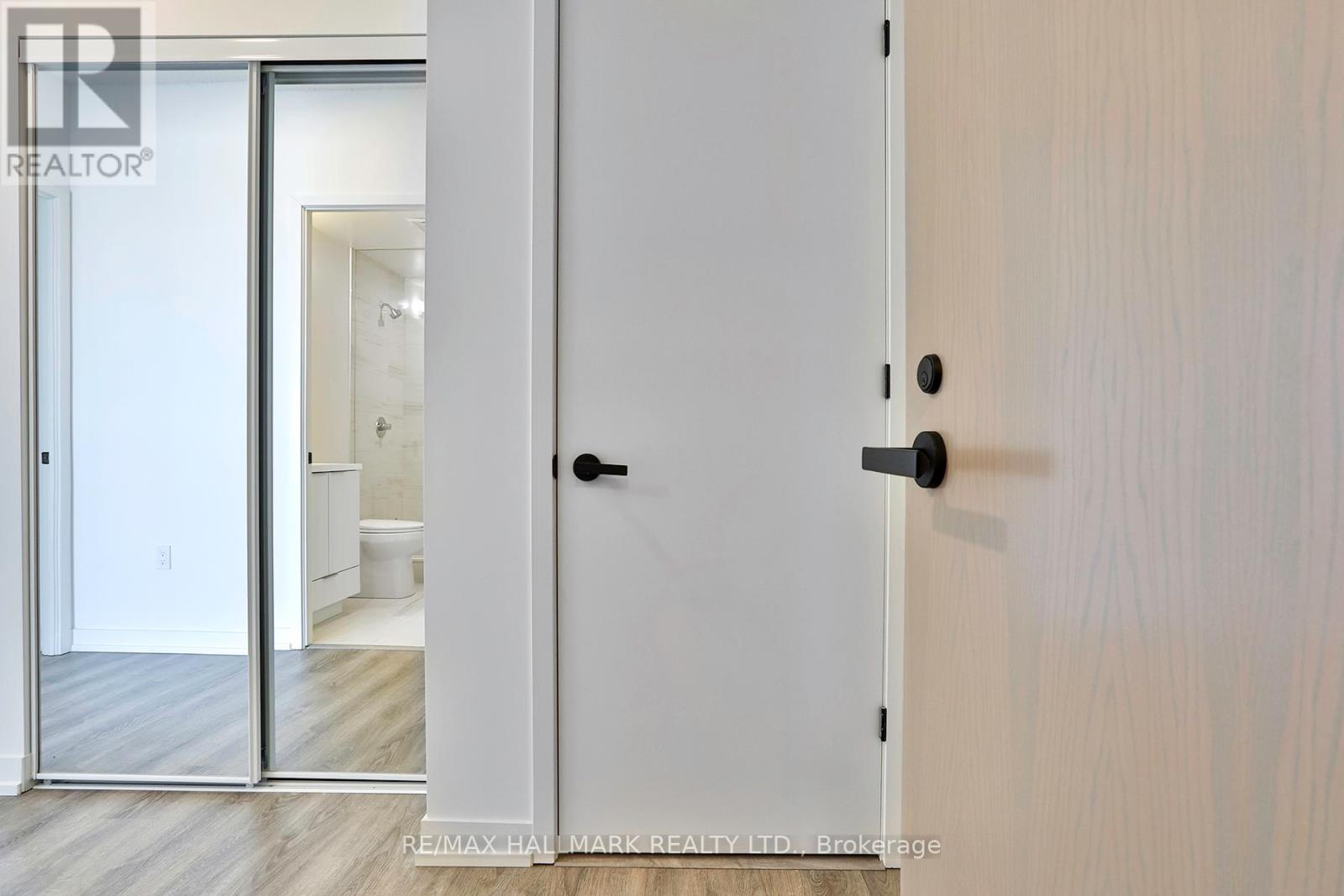 2302 - 8 Interchange Way, Vaughan, Ontario  L4K 0P8 - Photo 3 - N12607686