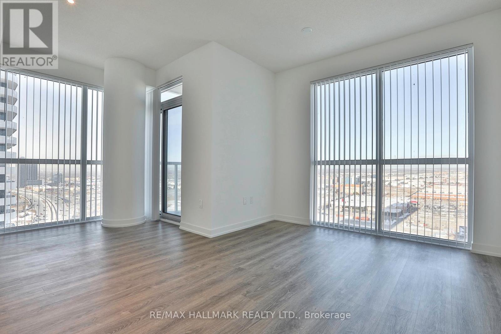 2302 - 8 Interchange Way, Vaughan, Ontario  L4K 0P8 - Photo 7 - N12607686