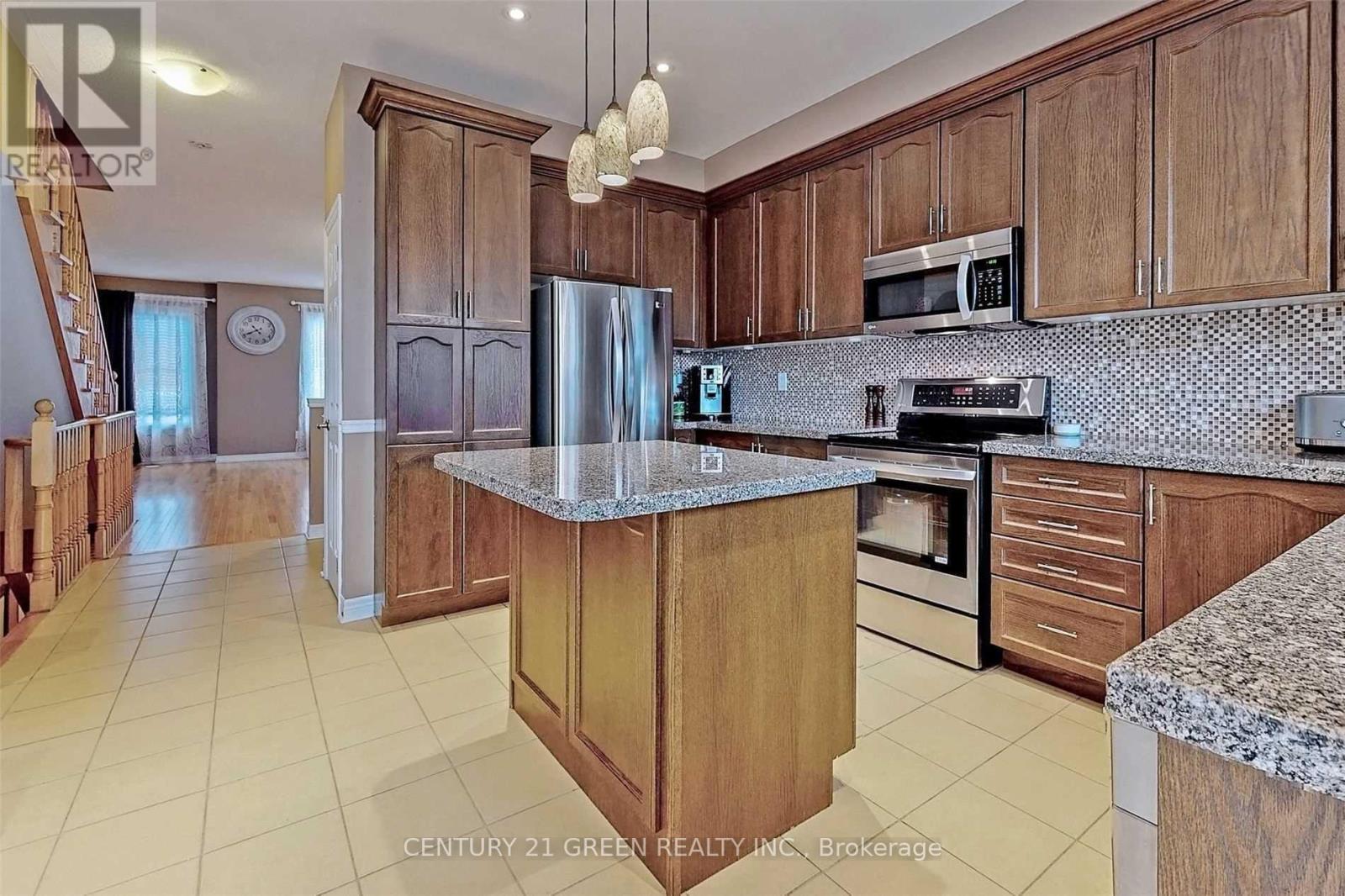 21 Cedar Lake Crescent, Brampton, Ontario  L6Y 0P9 - Photo 4 - W12630596