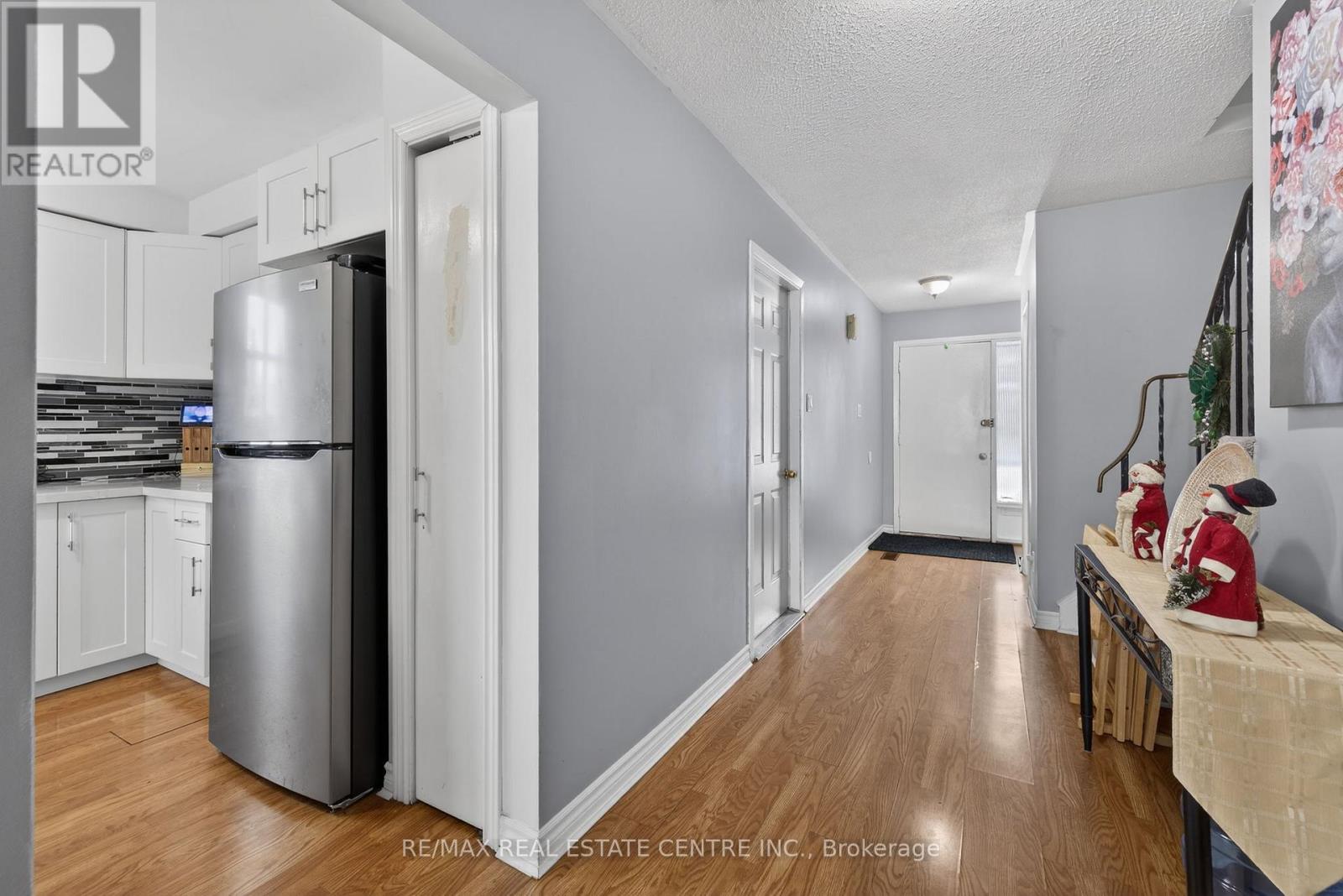 45 Fourth Avenue, Orangeville, Ontario  L9W 3S7 - Photo 4 - W12630604