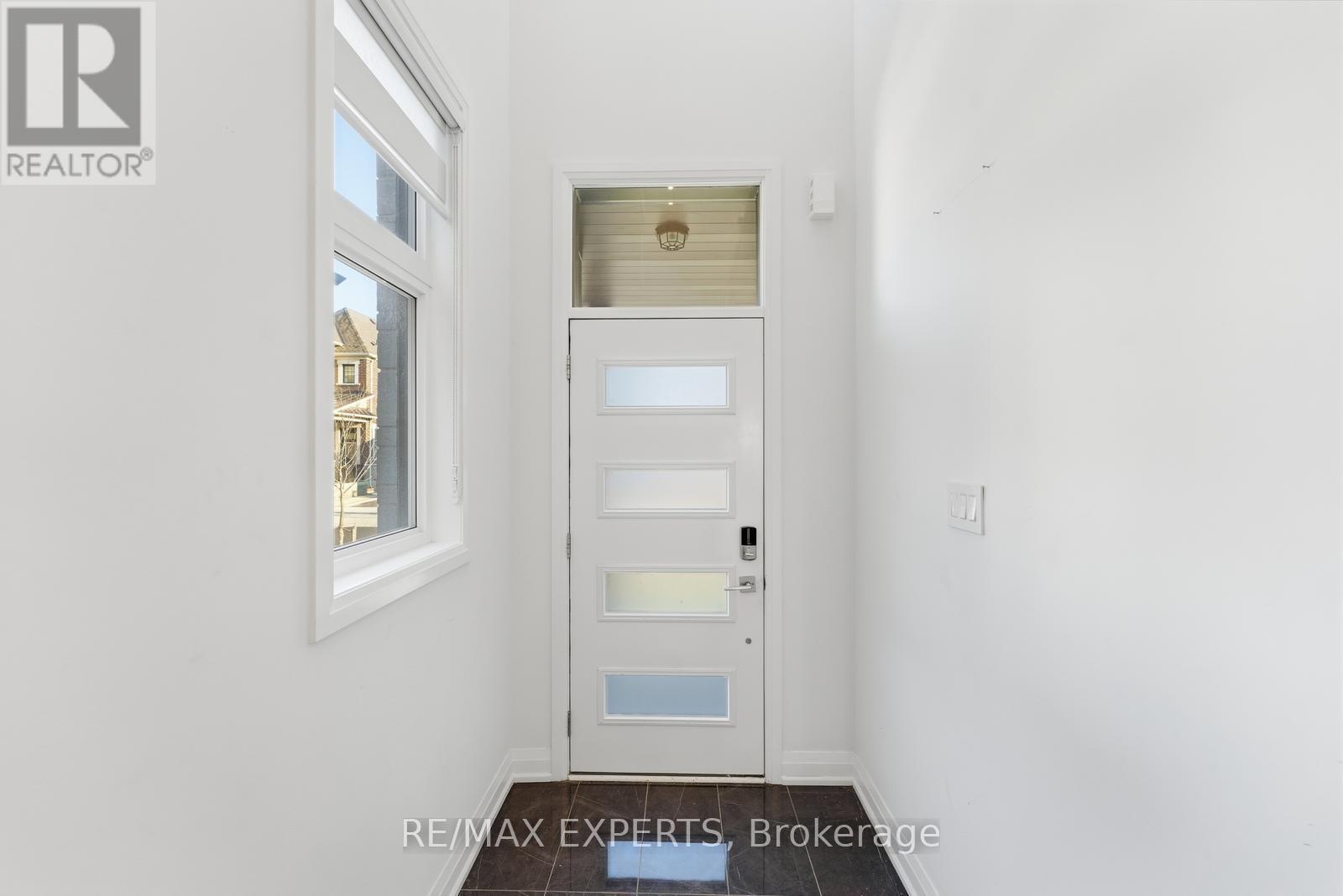 3299 Harasym Trail, Oakville, Ontario  L6H 3S1 - Photo 4 - W12630618