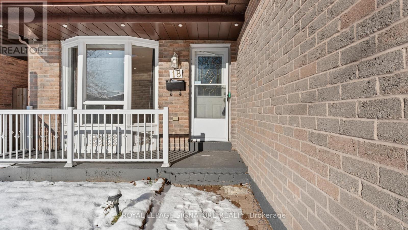 18 Charlton Crescent, Ajax, Ontario L1S 4B8 - Photo 2 - E12616610