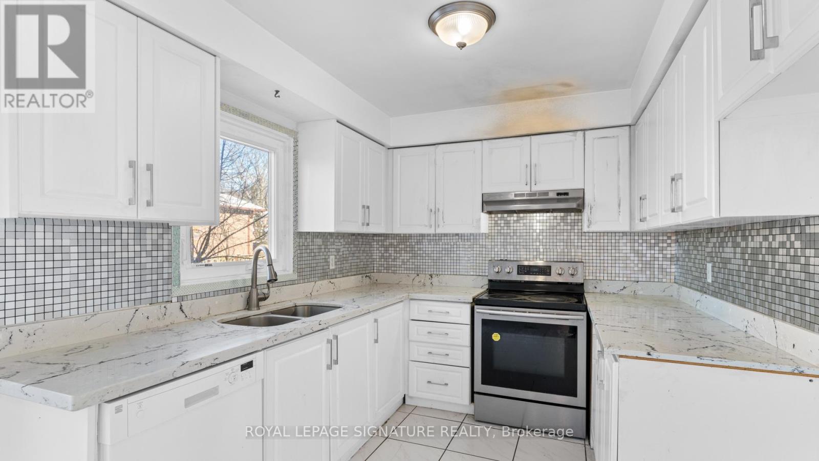 18 Charlton Crescent, Ajax, Ontario L1S 4B8 - Photo 8 - E12616610