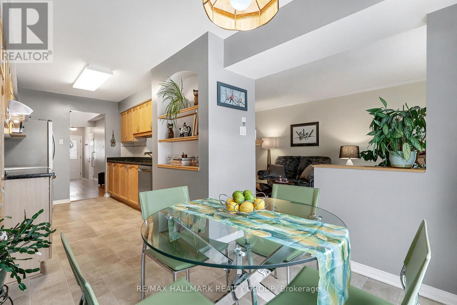 1690 Jobin Crescent, Ottawa, Ontario  K1J 1C5 - Photo 7 - X12630646