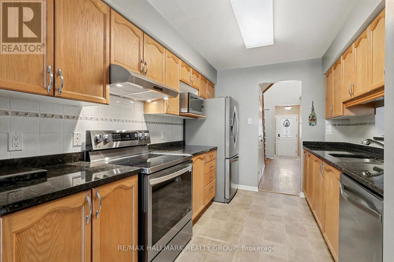 1690 Jobin Crescent, Ottawa, Ontario  K1J 1C5 - Photo 9 - X12630646