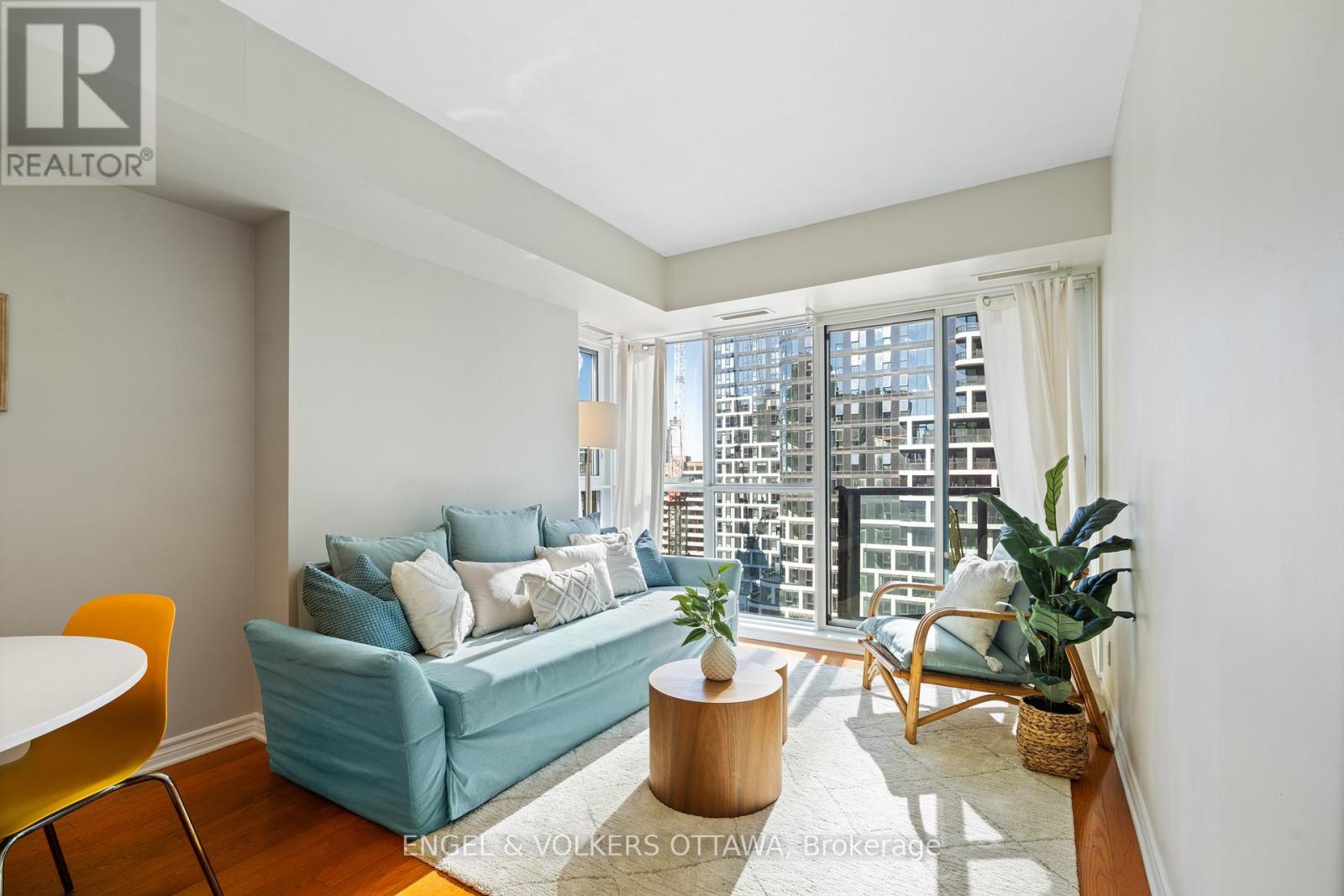 1403 - 445 Laurier Avenue W, Ottawa, Ontario  K1N 6R4 - Photo 3 - X12630668