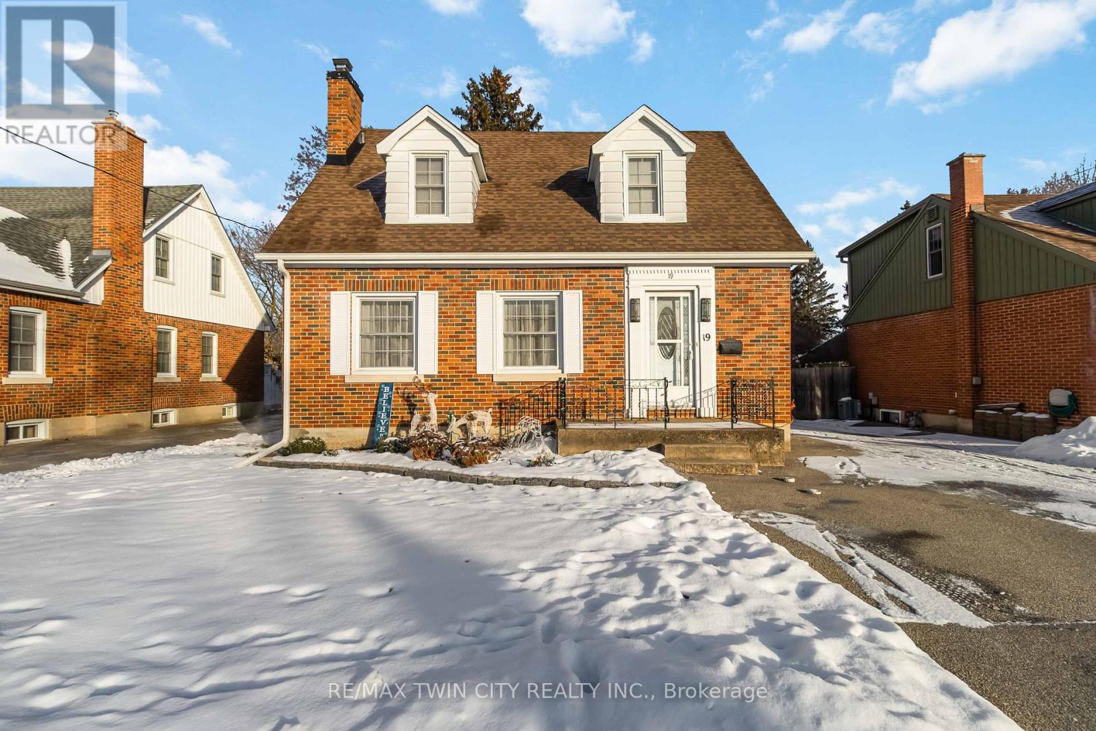 19 Baldwin Avenue, Brantford, Ontario  N3S 1H6 - Photo 2 - X12630572