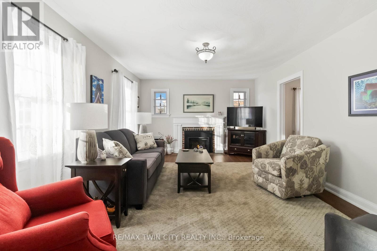 19 Baldwin Avenue, Brantford, Ontario  N3S 1H6 - Photo 5 - X12630572