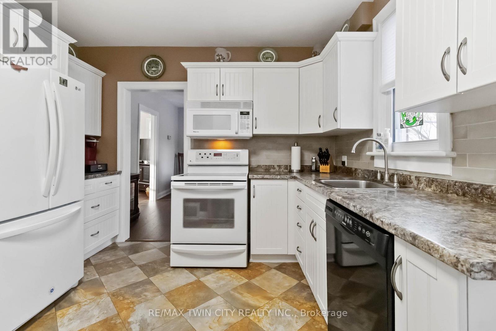 19 Baldwin Avenue, Brantford, Ontario  N3S 1H6 - Photo 9 - X12630572