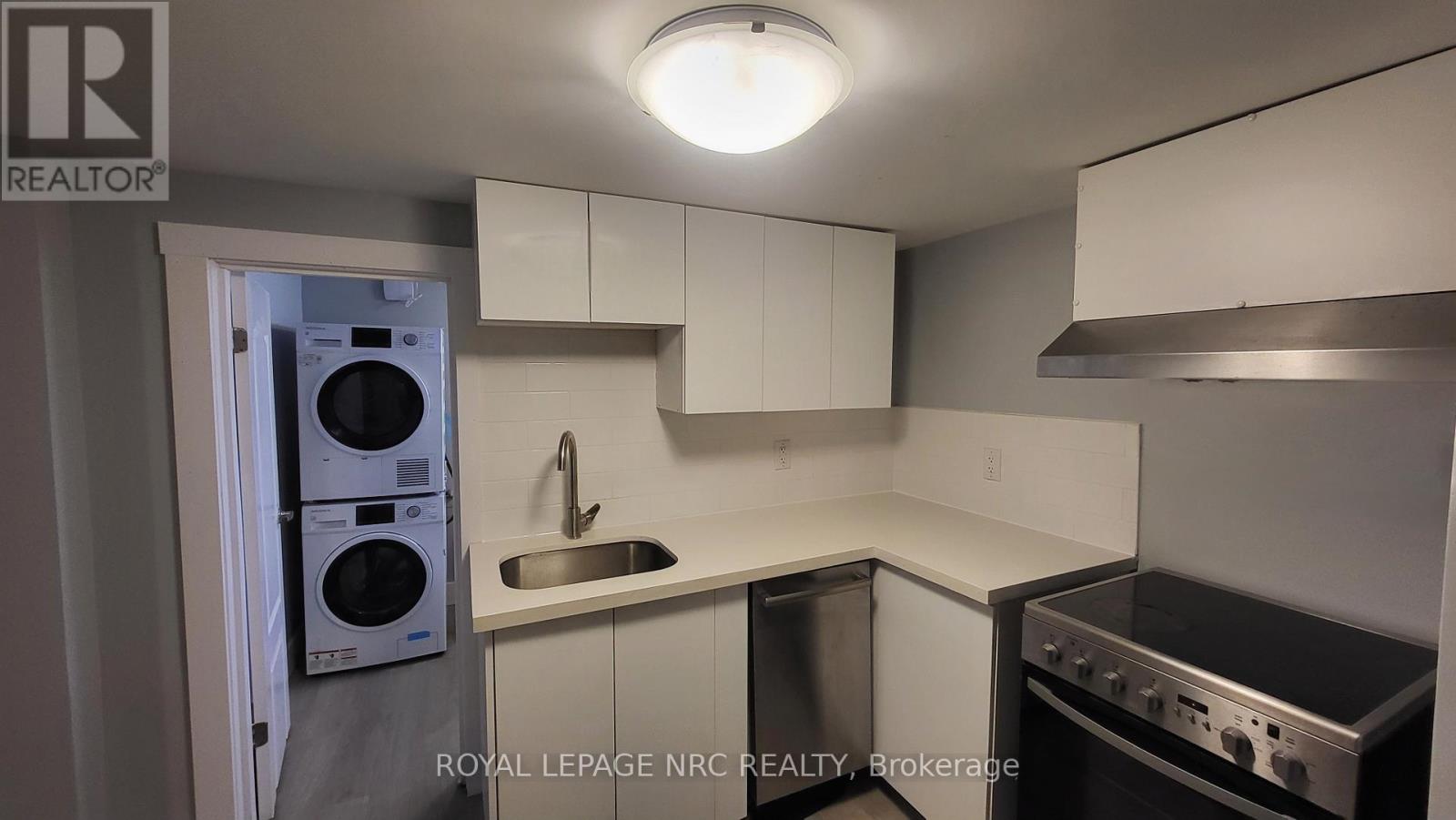 Basement Apartment - 27 Lasalle Street, Welland (Lincoln/crowland), Ontario  L3B 4J5 - Photo 2 - X12630706