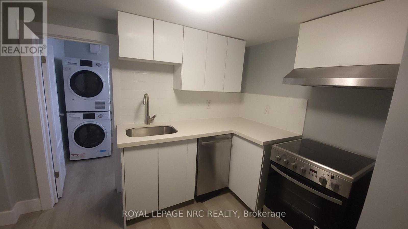 Basement Apartment - 27 Lasalle Street, Welland (Lincoln/crowland), Ontario  L3B 4J5 - Photo 4 - X12630706