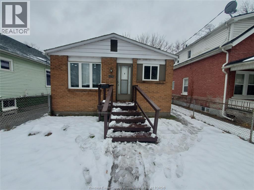 3563 Bloomfield, Windsor, Ontario N9C 1R8 - Photo 3 - 25031639