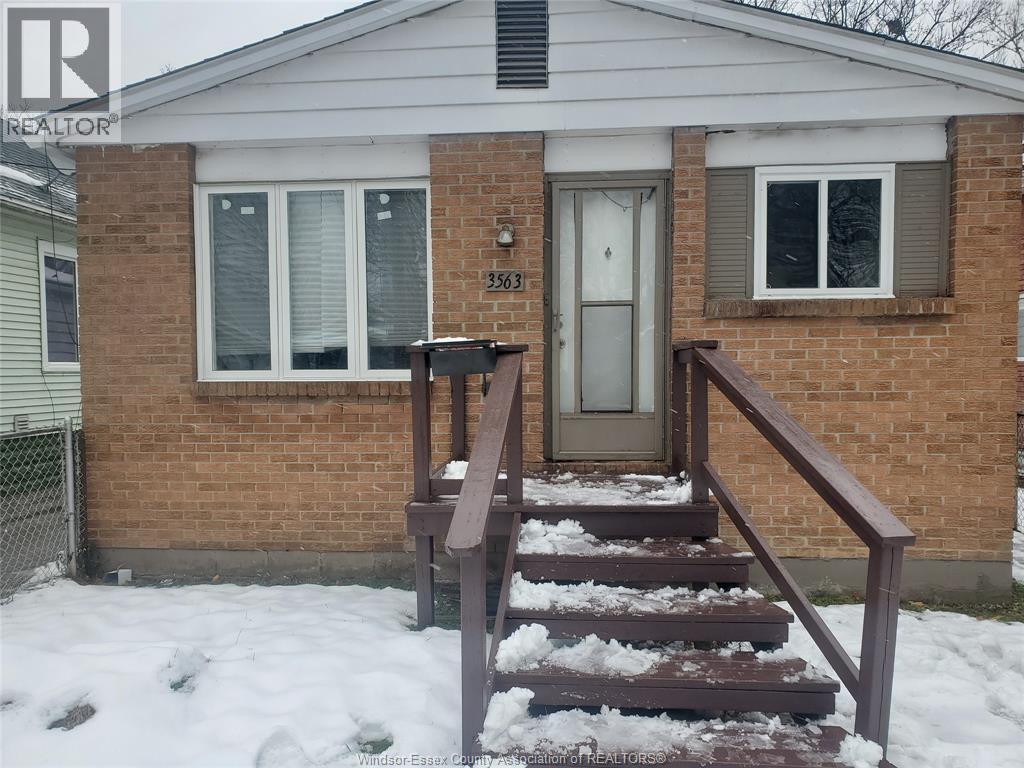 3563 Bloomfield, Windsor, Ontario N9C 1R8 - Photo 4 - 25031639