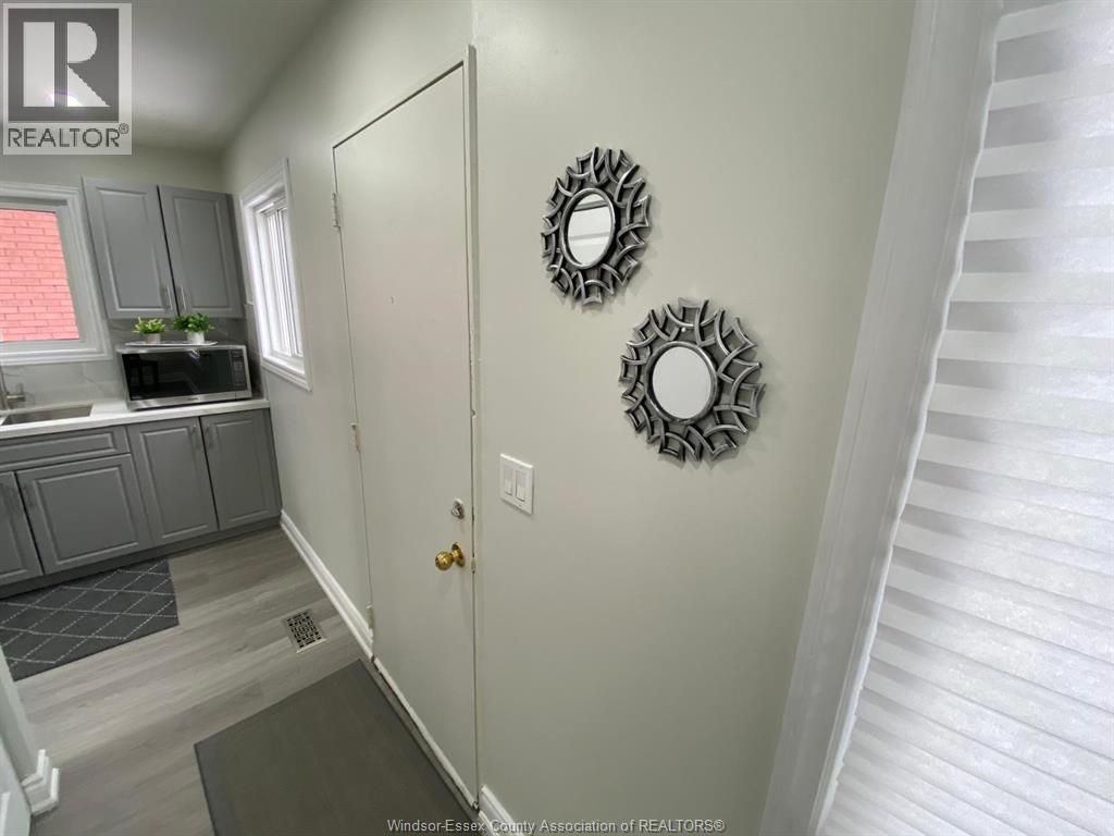 3563 Bloomfield, Windsor, Ontario N9C 1R8 - Photo 12 - 25031639
