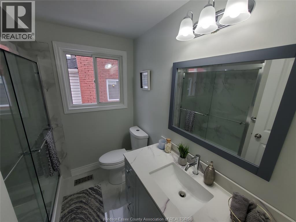 3563 Bloomfield, Windsor, Ontario N9C 1R8 - Photo 21 - 25031639