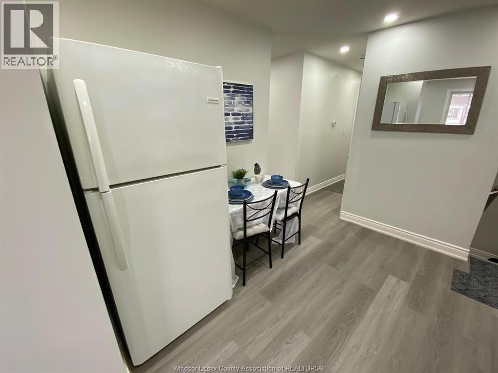 3563 Bloomfield, Windsor, Ontario N9C 1R8 - Photo 18 - 25031639