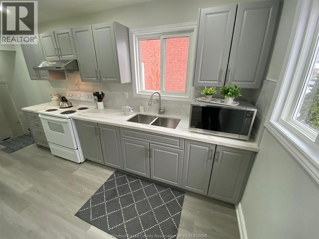 3563 Bloomfield, Windsor, Ontario N9C 1R8 - Photo 15 - 25031639