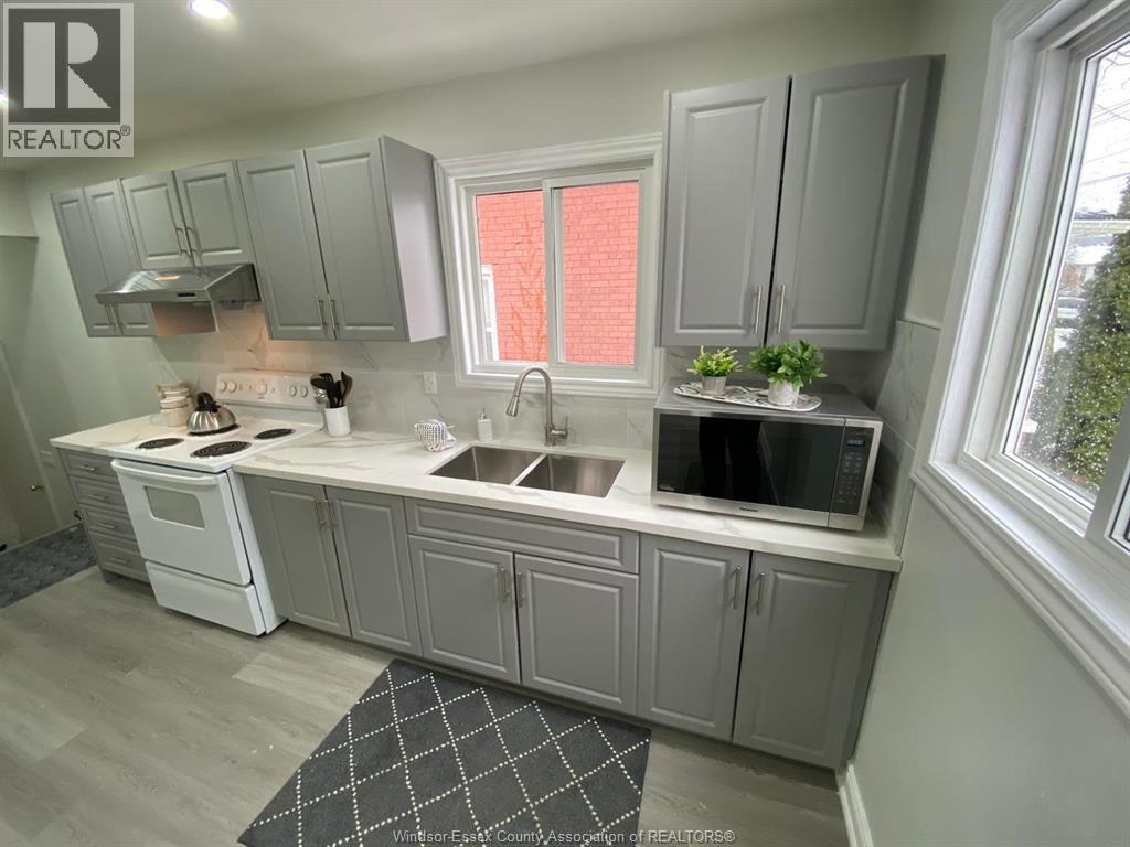 3563 Bloomfield, Windsor, Ontario N9C 1R8 - Photo 17 - 25031639