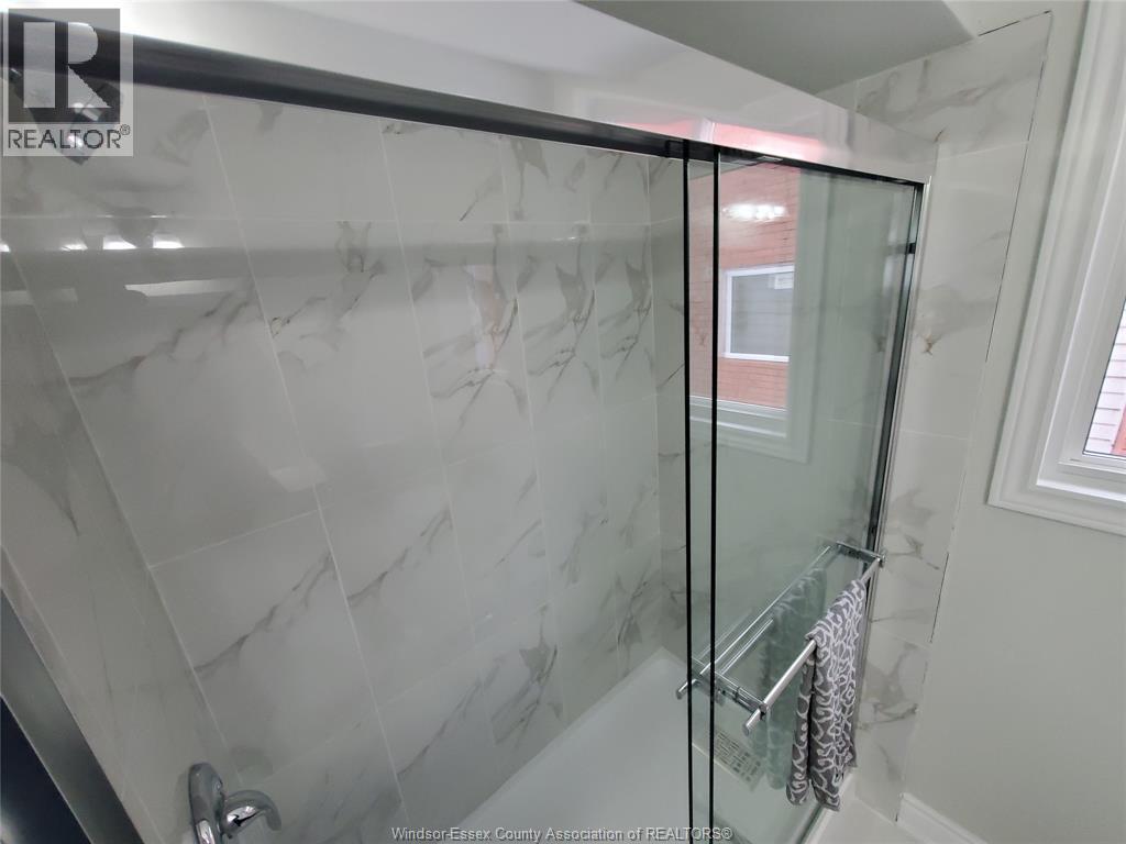 3563 Bloomfield, Windsor, Ontario N9C 1R8 - Photo 24 - 25031639