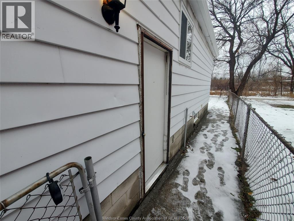 3563 Bloomfield, Windsor, Ontario N9C 1R8 - Photo 31 - 25031639