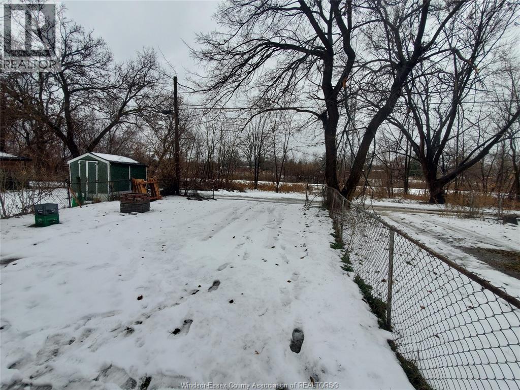 3563 Bloomfield, Windsor, Ontario N9C 1R8 - Photo 47 - 25031639